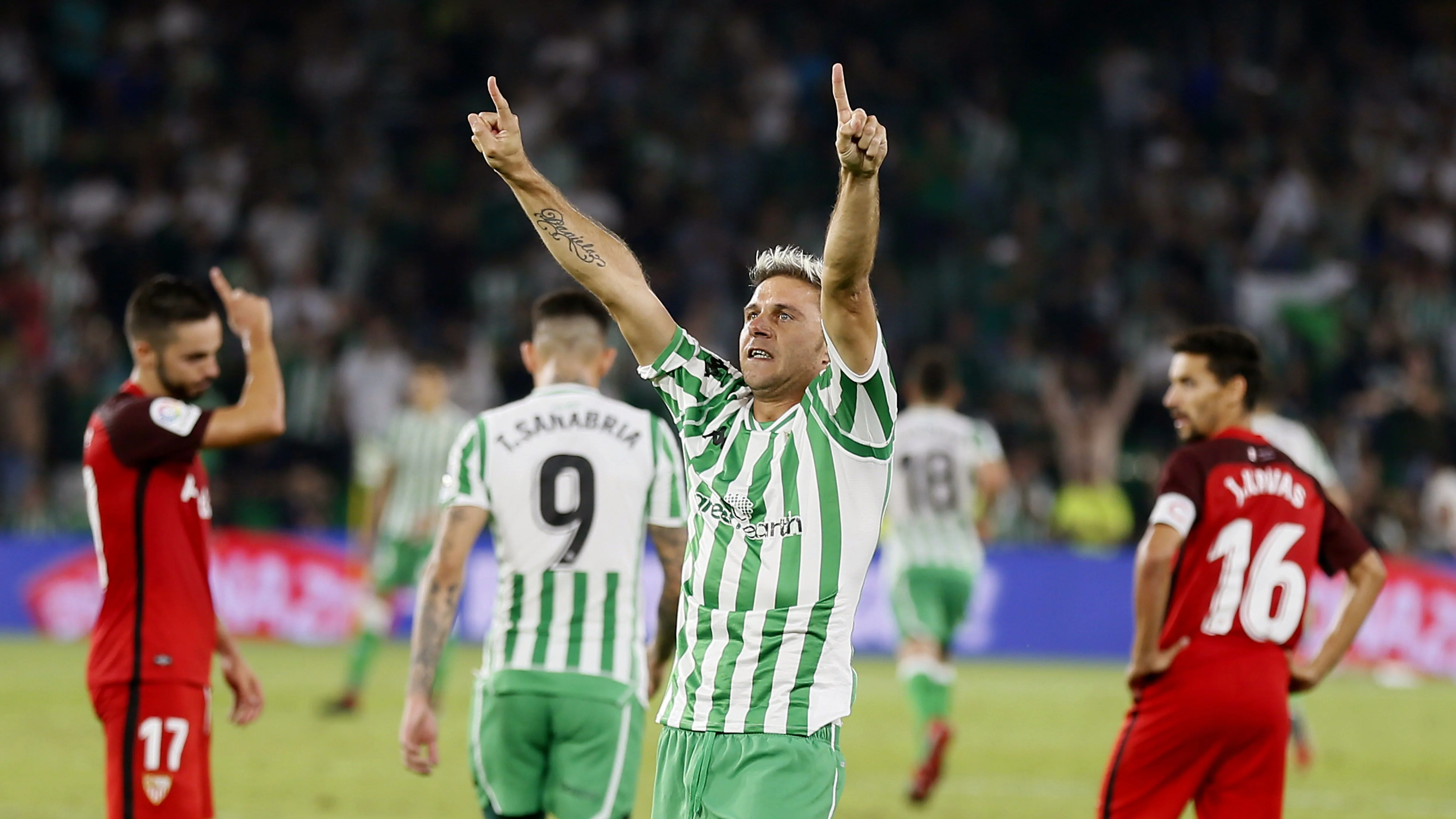 Joaquín celebra su gol contra el Sevilla