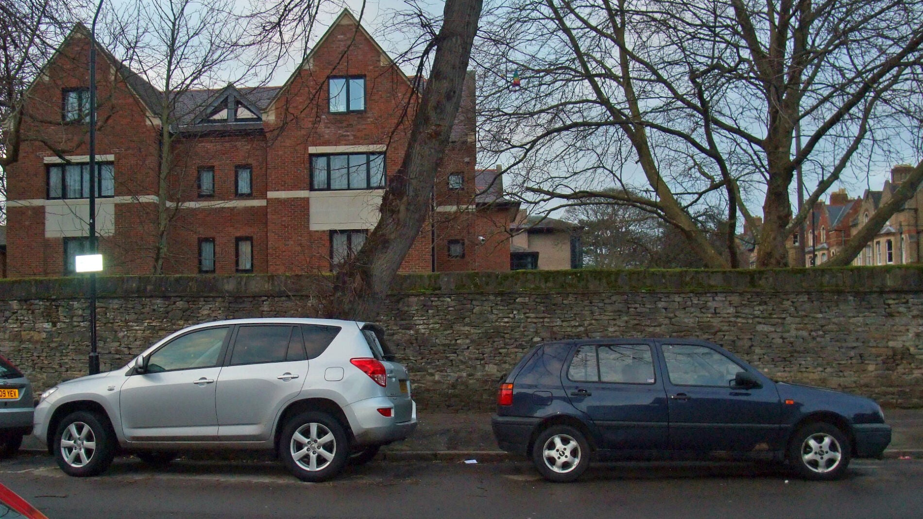 Aparcar al rev&eacute;s de la marcha