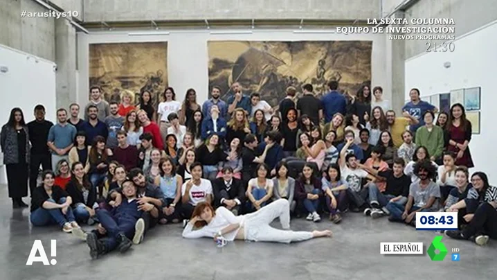 La polémica "chapuza" de un colegio que añade con Photoshop alumnos de raza negra a una fotografía para promocionar la diversidad del centro La polémica "chapuza" de un colegio que añade con Photoshop alumnos de raza negra a una fotografía para promocionar la diversidad del centro