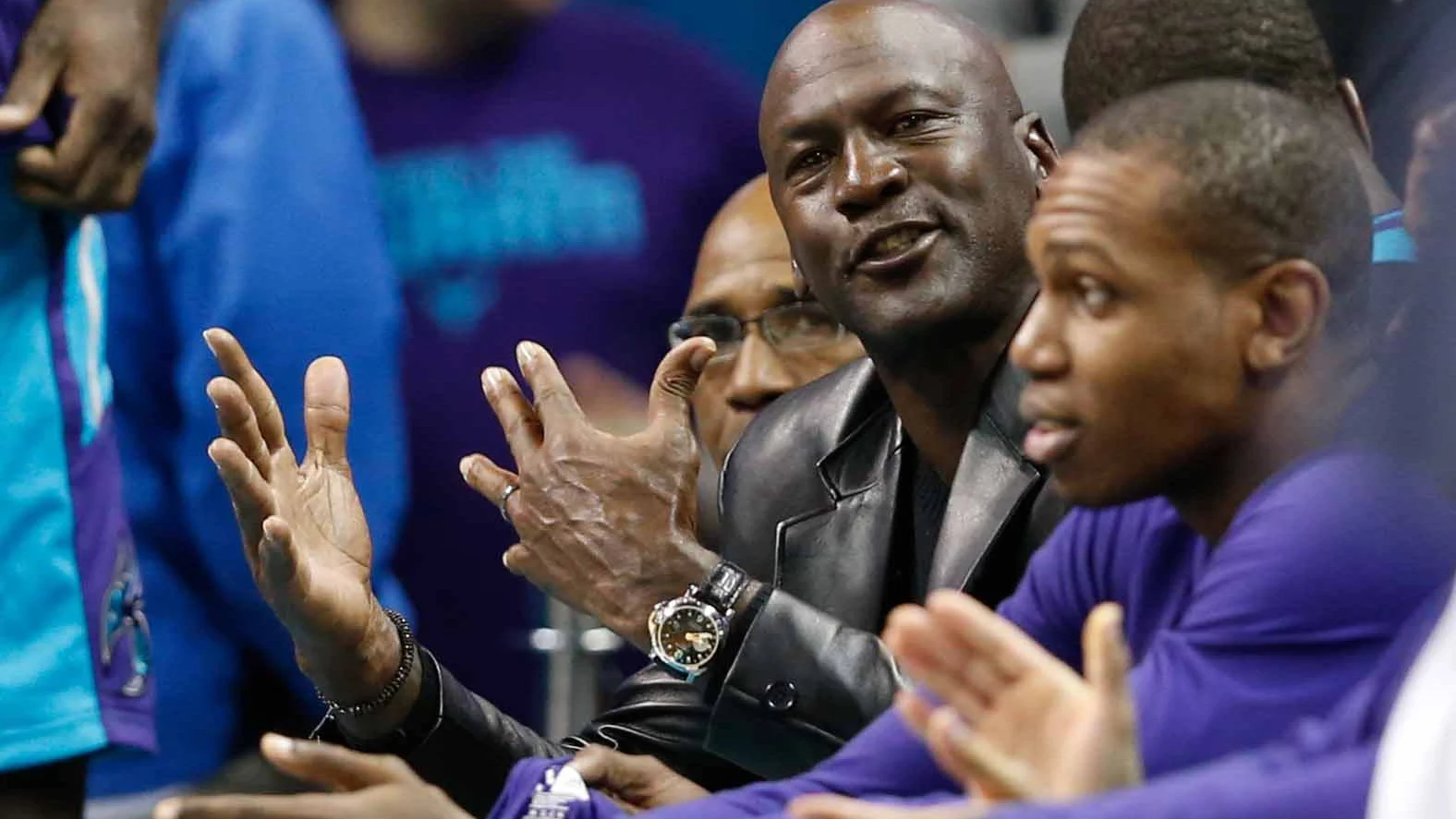 Michael Jordan, durante un partido con los Hornets