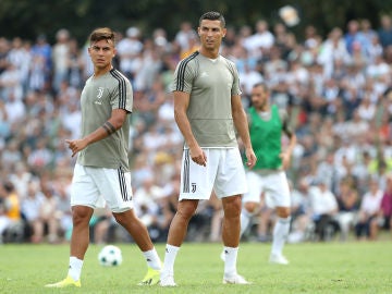 Dybala y Cristiano se ejercitan con la Juventus Dybala y Cristiano se ejercitan con la Juventus