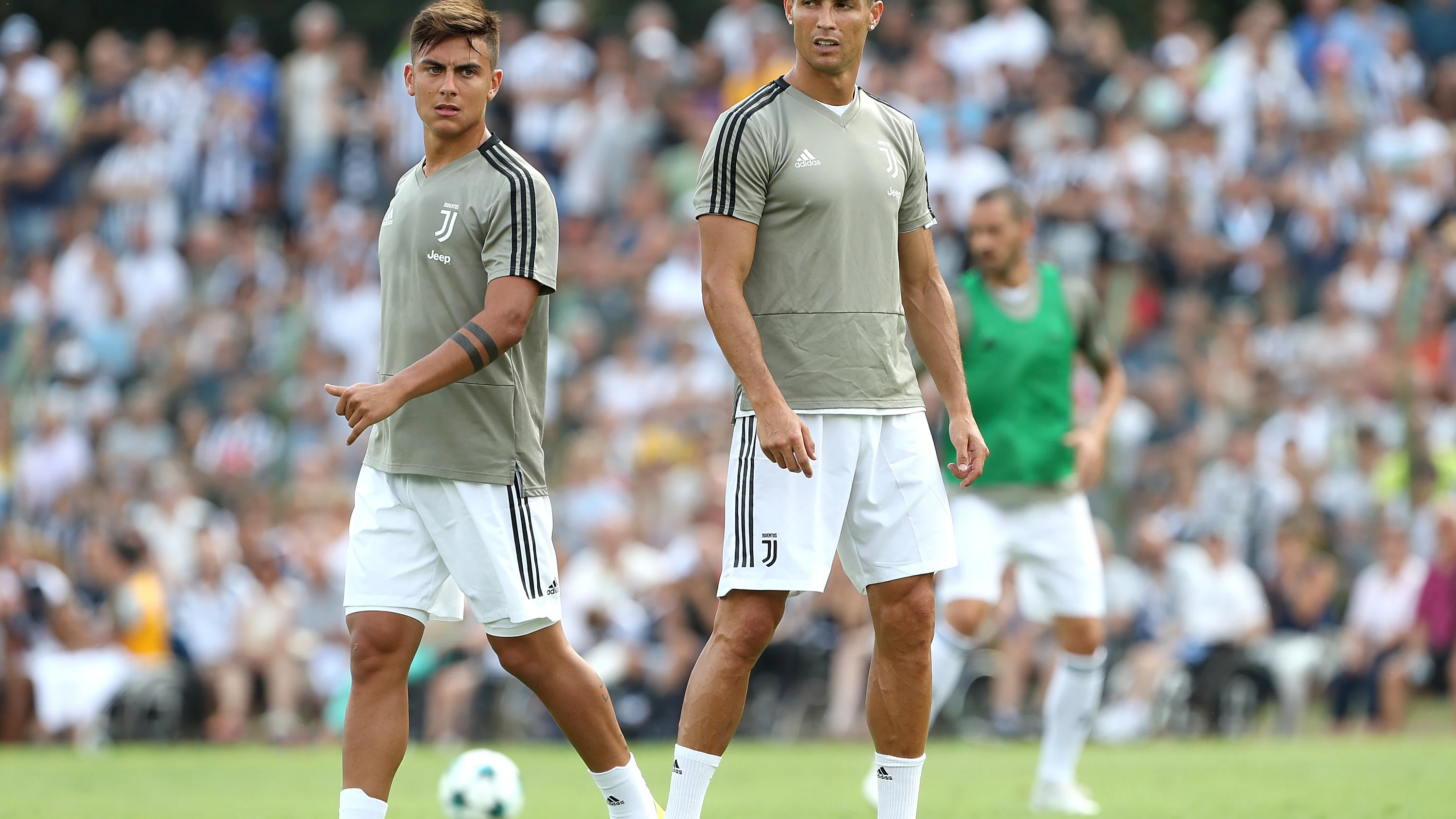 Dybala y Cristiano se ejercitan con la Juventus