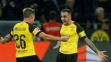 Paco Alcácer celebra su primer gol con el Dortmund