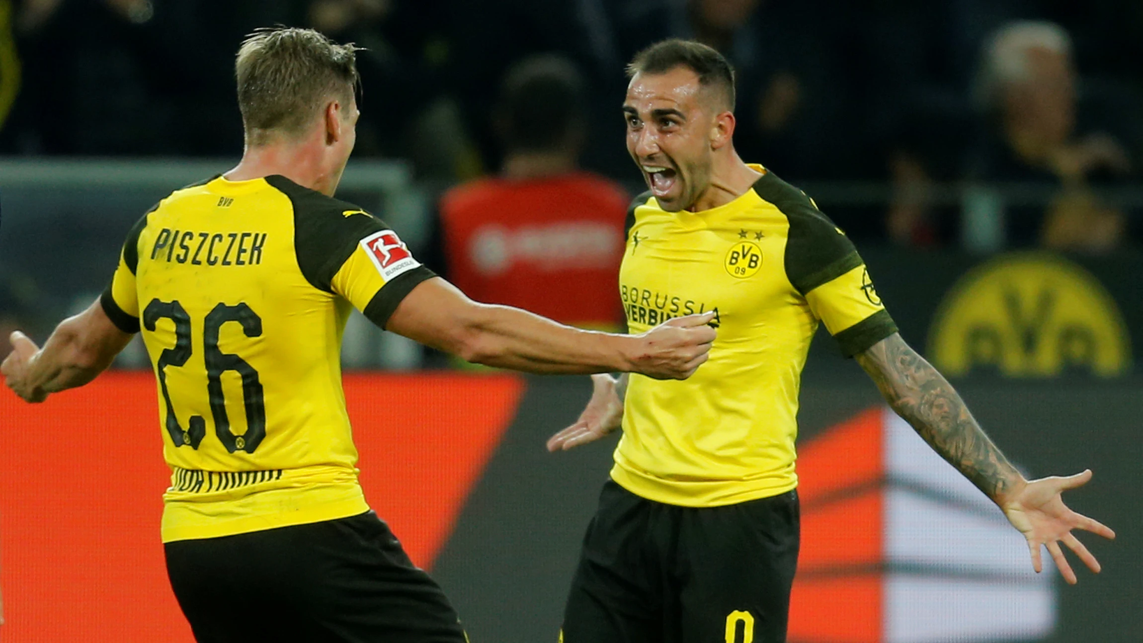 Paco Alcácer celebra su primer gol con el Dortmund