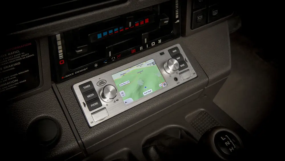 Sistemas de infoentretenimiento modernos para modelos clásicos: la última apuesta de Jaguar Land Rover 
