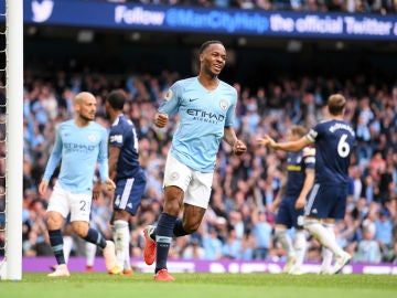 Sterling celebra un gol con el Manchester City Sterling celebra un gol con el Manchester City