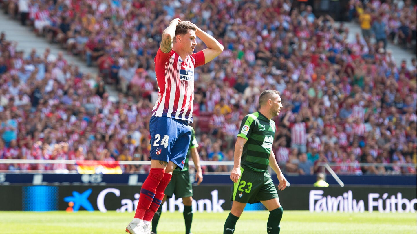 Gim&eacute;nez se desespera en el partido contra el Eibar
