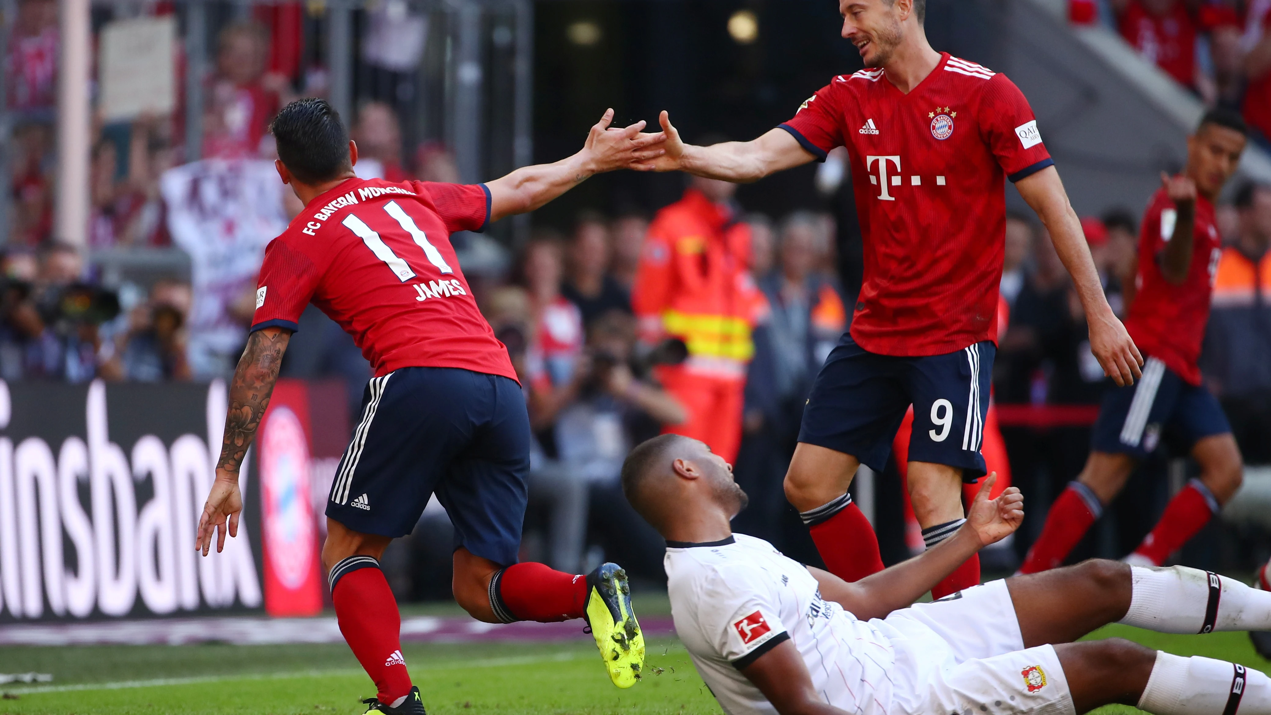 James celebra su gol contra el Leverkusen