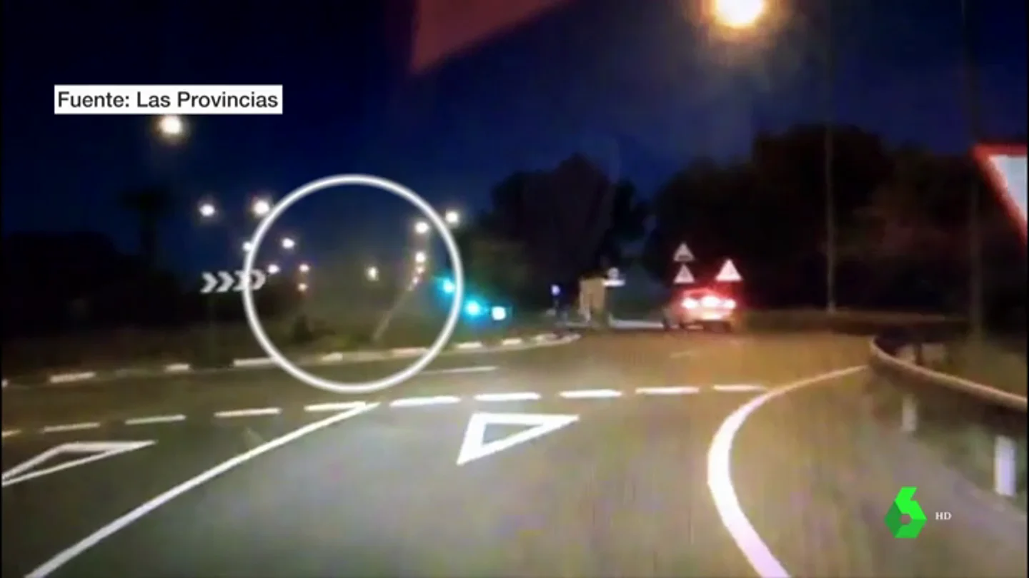 BORRADOR Un coche da varias vueltas de campana por no girar en una rotonda en Ibiza BORRADOR Un coche da varias vueltas de campana por no girar en una rotonda en Ibiza
