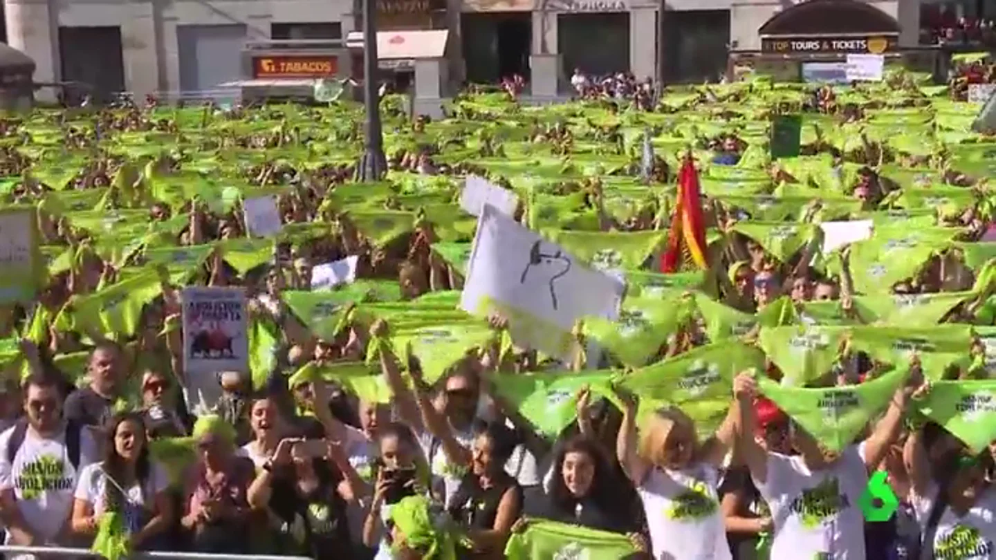 Concentración de PACMA en Madrid contra el maltrato animal Concentración de PACMA en Madrid contra el maltrato animal