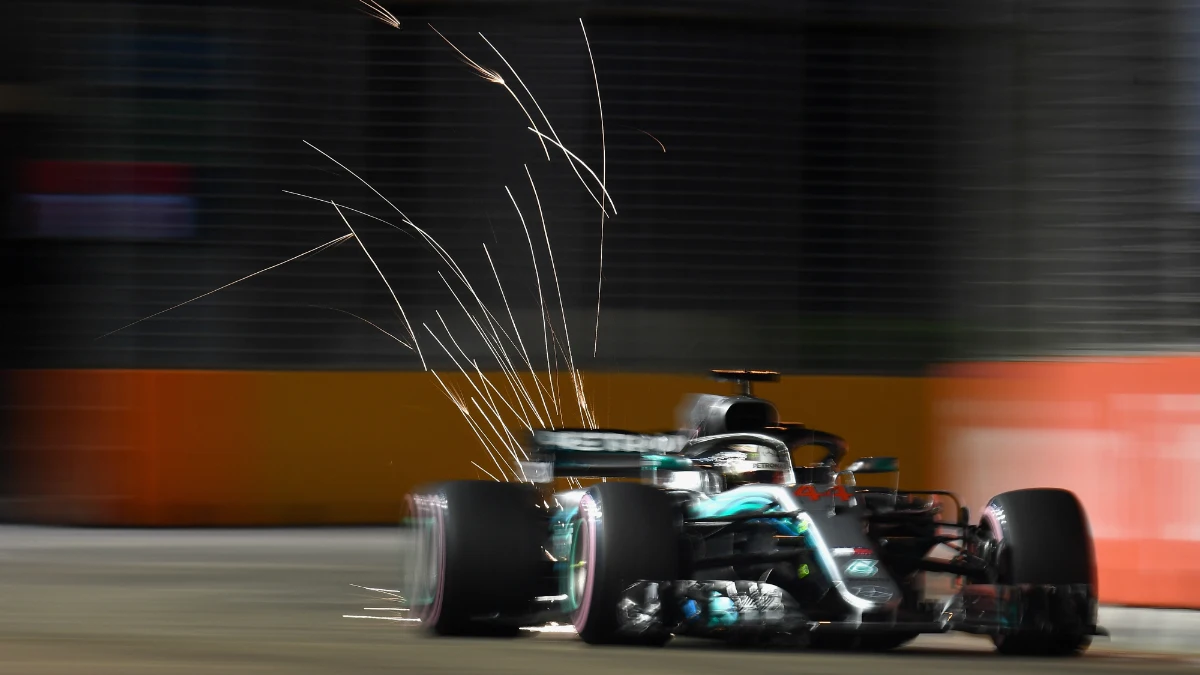 Hamilton, sobre el Mercedes