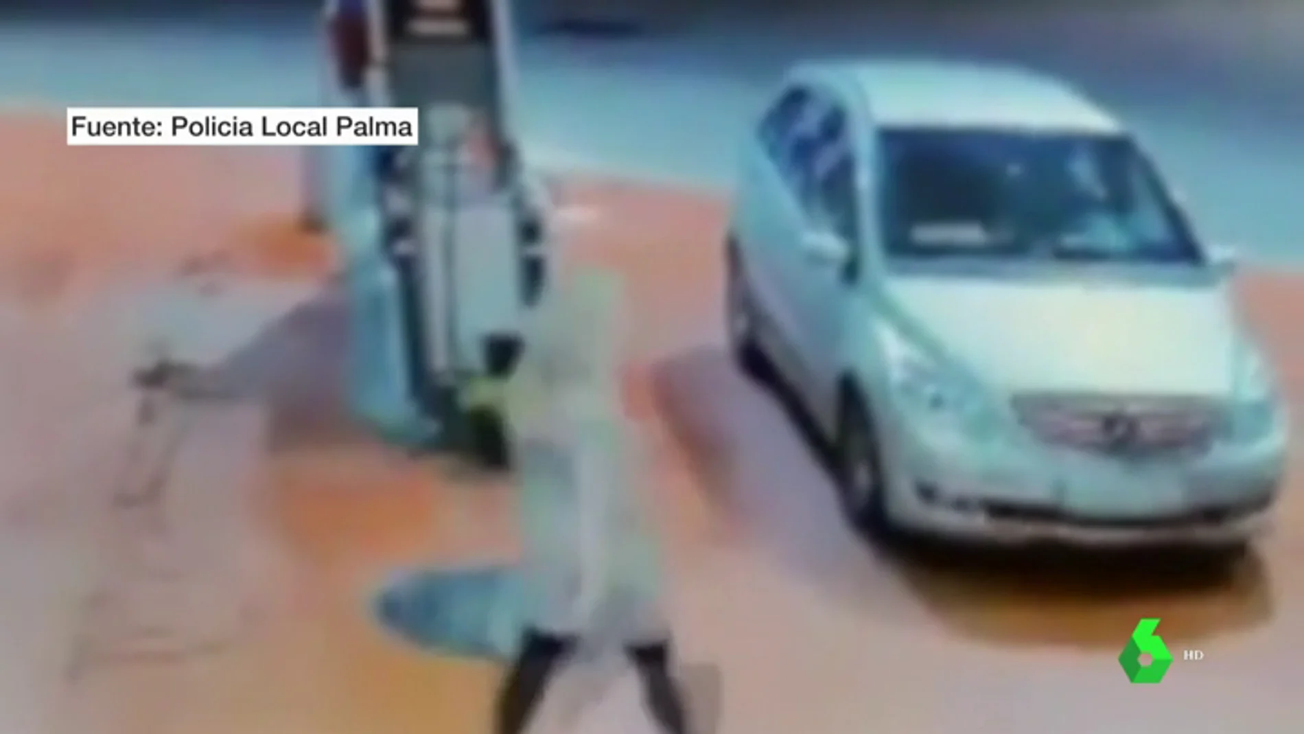 Una mujer se da a la fuga en una gasolinera