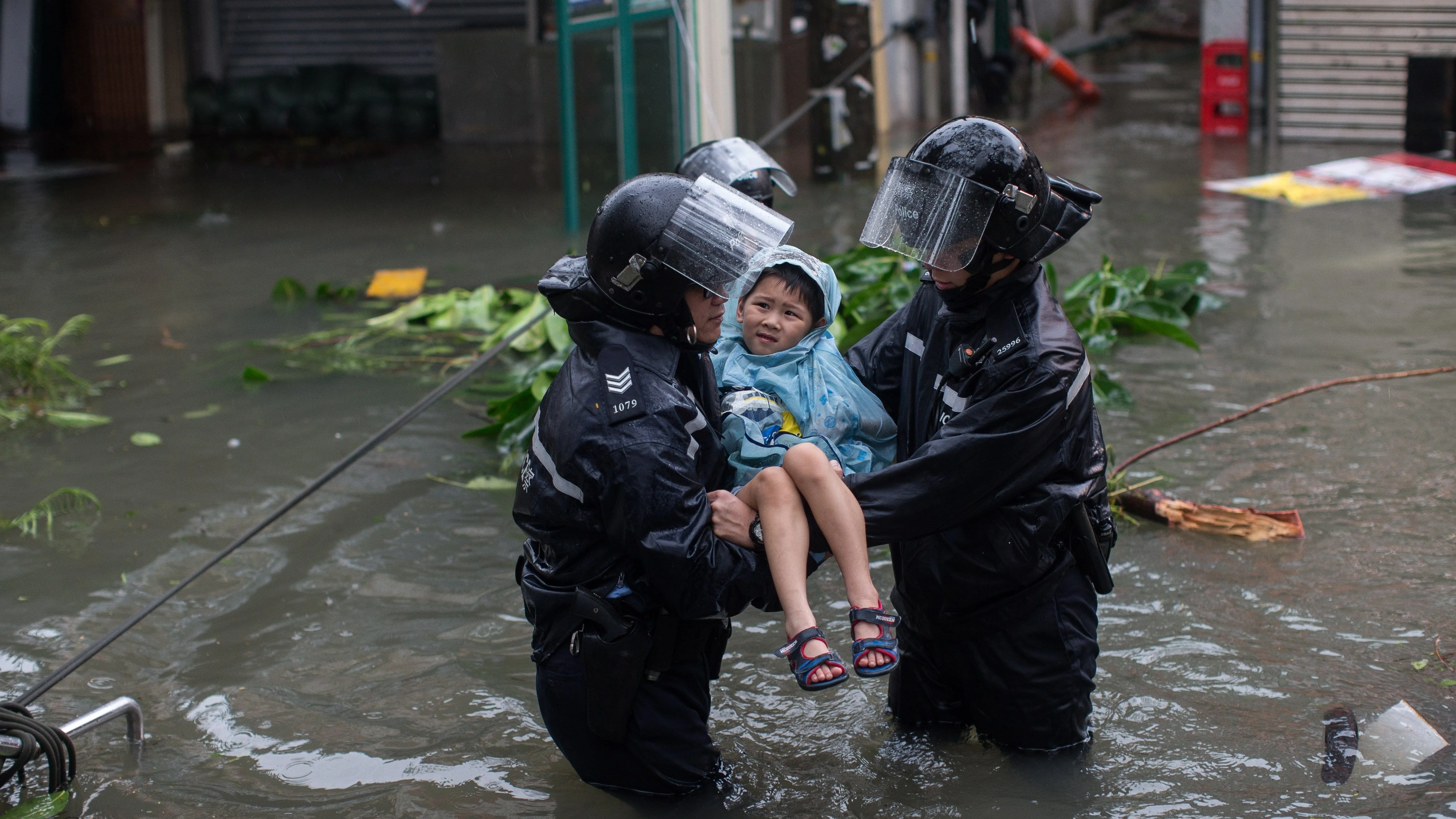 Evacuados por el tifón Mangkhut