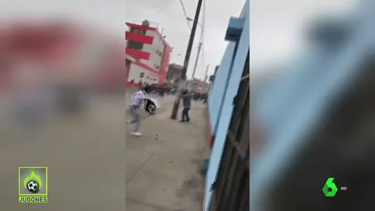 Un tiroteo a las puertas del estadio obligó a suspender el derbi de Perú entre Alianza Lima y Sporting Cristal Un tiroteo a las puertas del estadio obligó a suspender el derbi de Perú entre Alianza Lima y Sporting Cristal