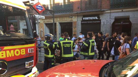 Viajeros saliendo del Metro de Pr&iacute;ncipe de Vergara
