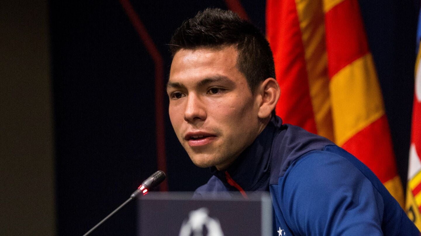 Hirving Lozano, en rueda de prensa en el Camp Nou
