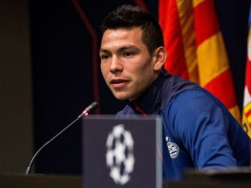 Hirving Lozano, en rueda de prensa en el Camp Nou Hirving Lozano, en rueda de prensa en el Camp Nou