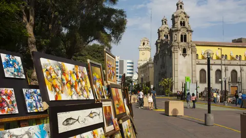 Parque Central de Miraflores. Lima Lima, capital de contrastes