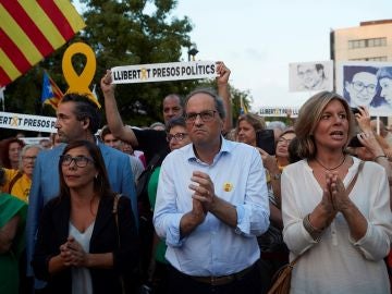Torra con la alcaldesa de Sant Cugat, Carmela Fortuny, en un acto homenaje a Sànchez y Cuixart Torra con la alcaldesa de Sant Cugat, Carmela Fortuny, en un acto homenaje a Sànchez y Cuixart