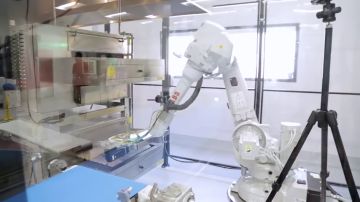 Una máquina robotizada trabajando