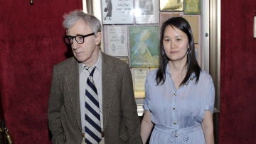 En la imagen, el director estadounidense Woody Allen y su esposa Soon-Yi Previn