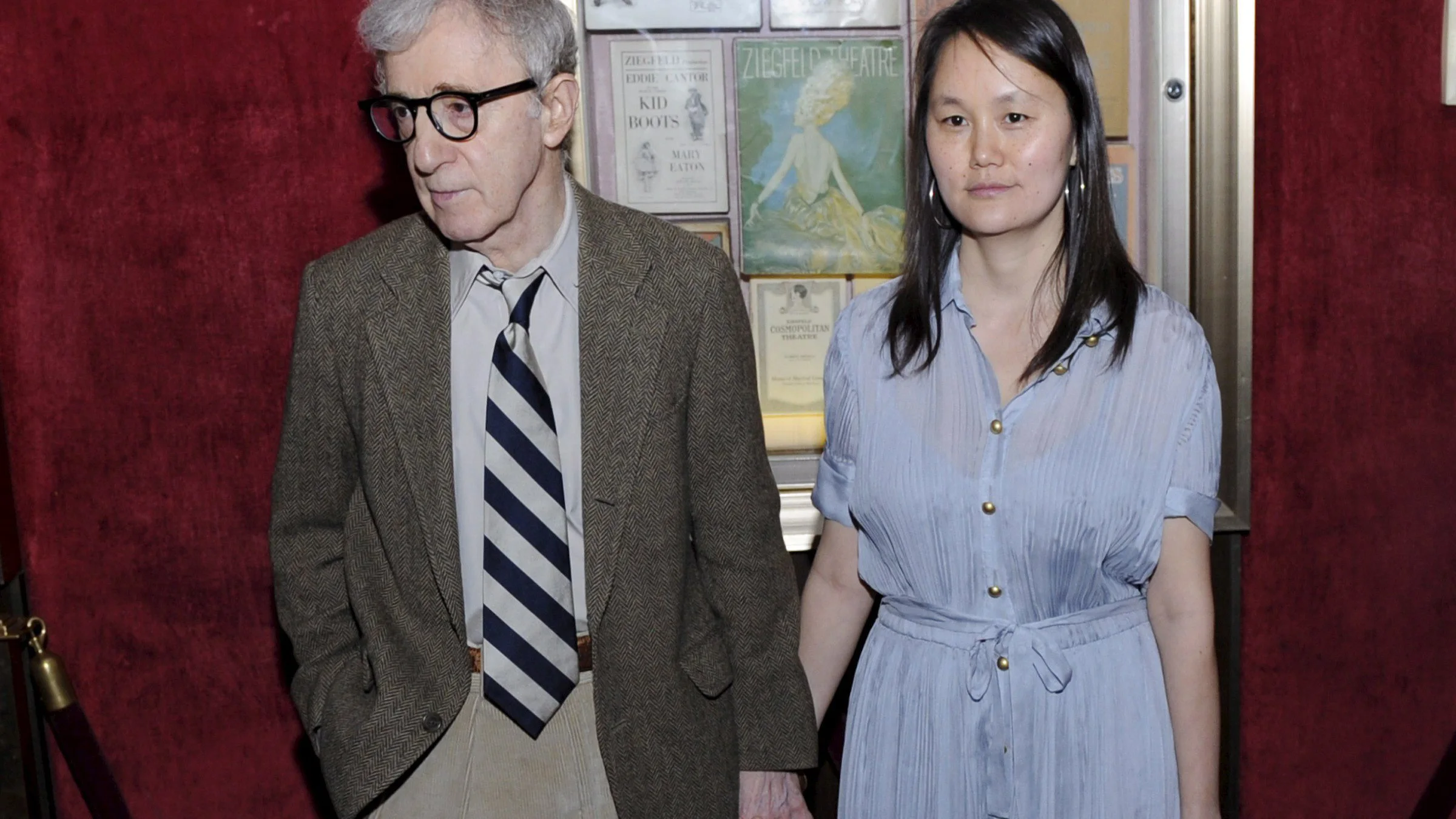 En la imagen, el director estadounidense Woody Allen y su esposa Soon-Yi Previn