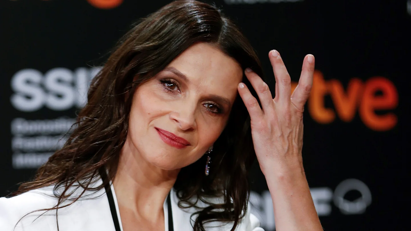 La actriz francesa Juliette Binoche posa en la alfombra roja momentos antes de la proyección de su película La actriz francesa Juliette Binoche posa en la alfombra roja momentos antes de la proyección de su película