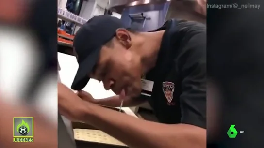 Detenido un cocinero en Detroit por escupir en las pizzas que preparaba para los aficionados Detenido un cocinero en Detroit por escupir en las pizzas que preparaba para los aficionados