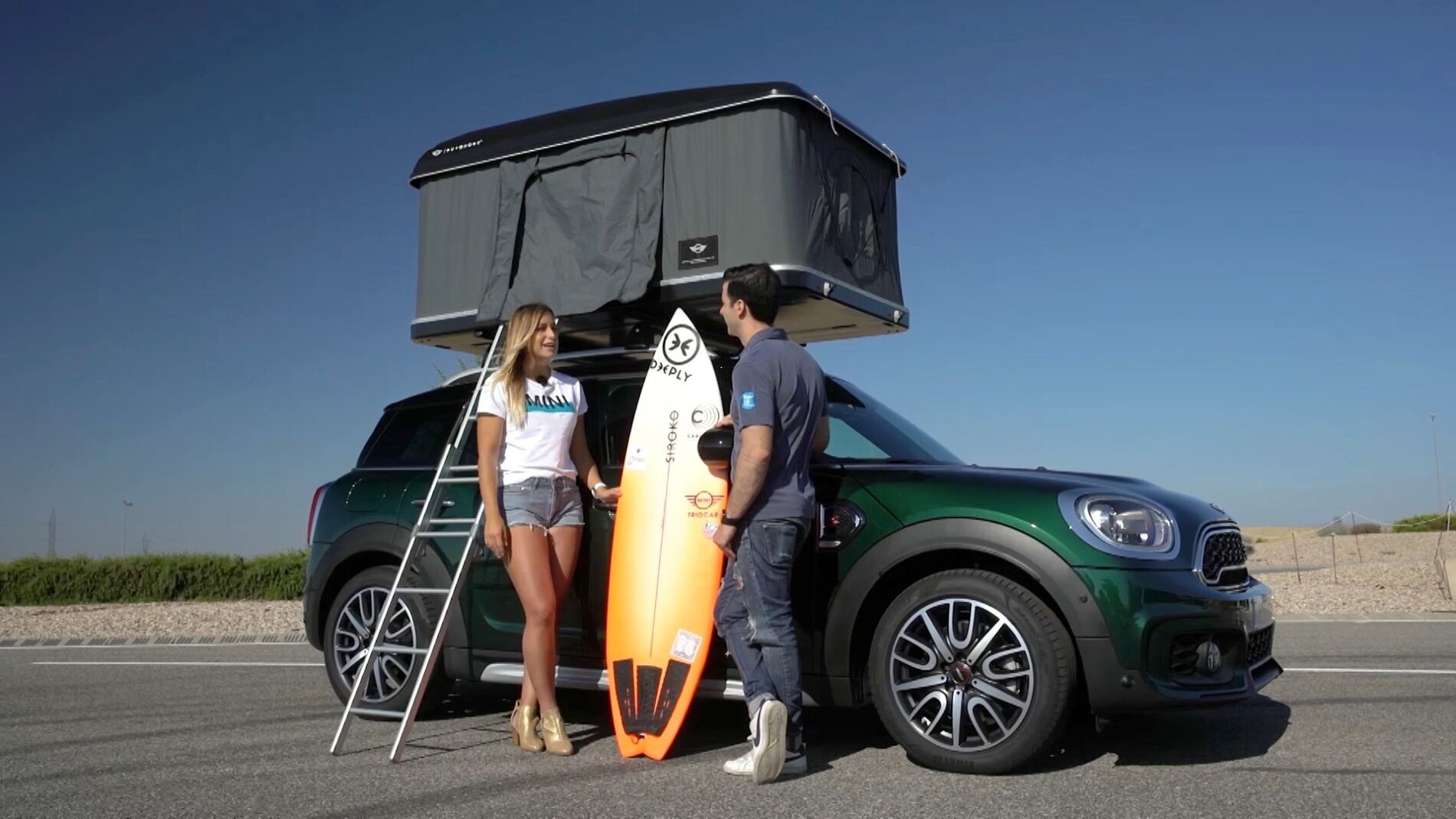 Luc&iacute;a Marti&ntilde;o prueba el Mini Countryman