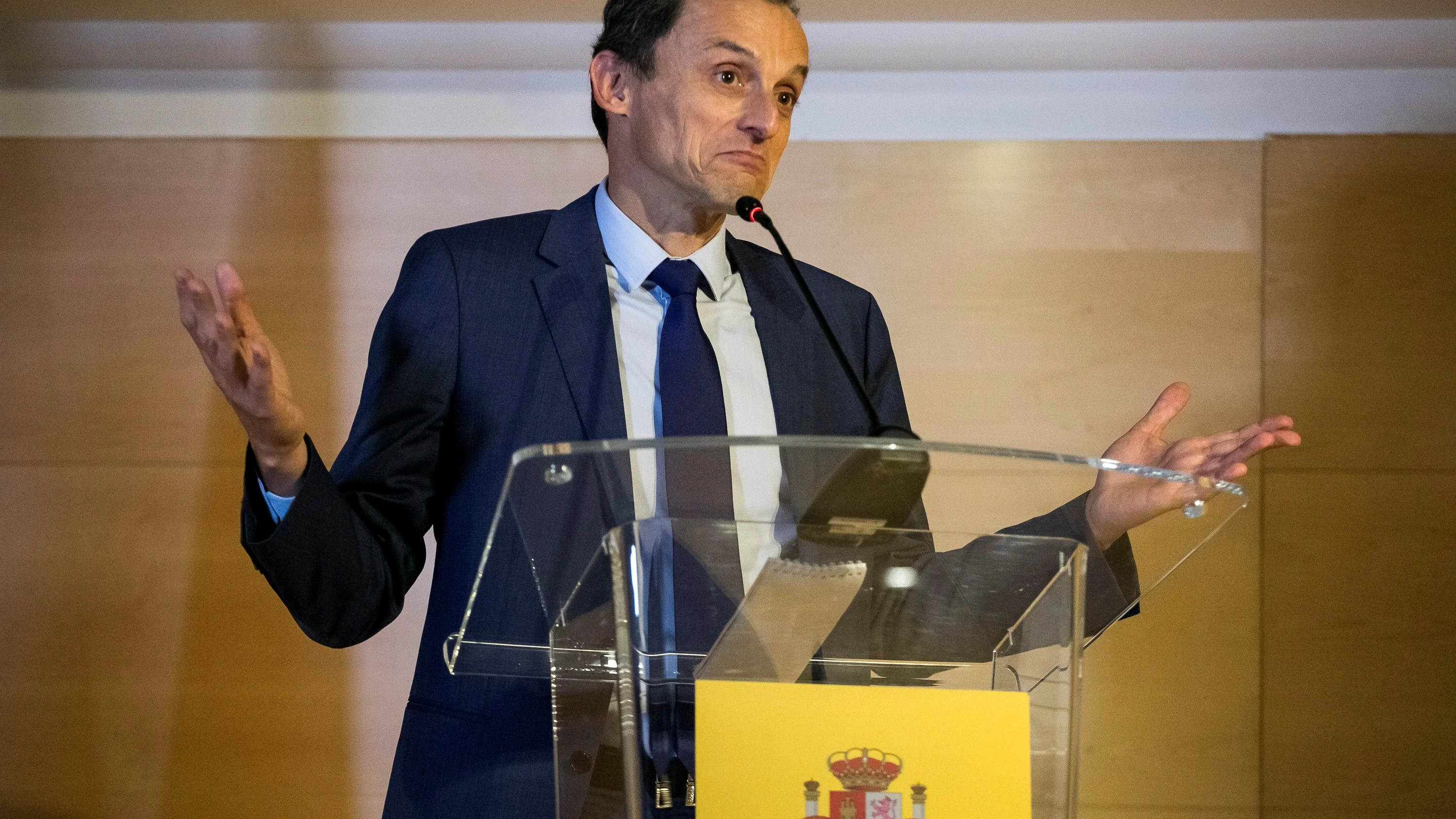 El exministro de Ciencia, Innovación y Universidades, Pedro Duque, en una rueda de prensa