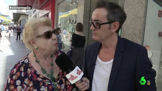 El Intermedio inaugura 'Informe Mensual' con Santi Villas: "Lo del guaperas pálido del Casado es una vergüenza. No ha ido ni a la universidad" El Intermedio inaugura 'Informe Mensual' con Santi Villas: "Lo del guaperas pálido del Casado es una vergüenza. No ha ido ni a la universidad"