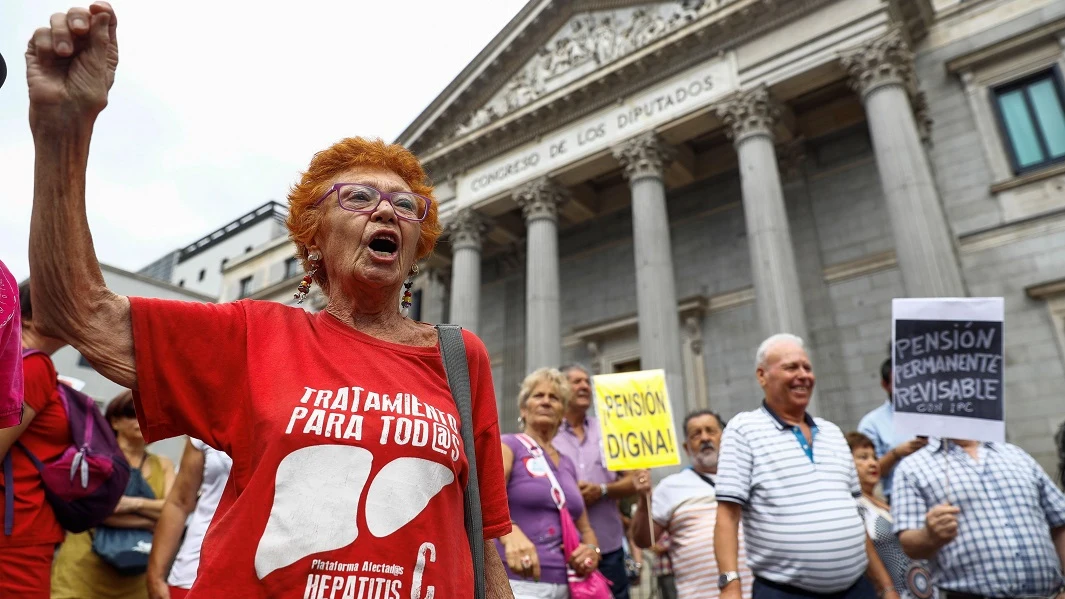 Un grupo de pensionistas frente al Congreso