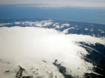 Glaciar de Mýrdalsjökull bajo el que se encuentra enterrado el volcán Katla Glaciar de Mýrdalsjökull bajo el que se encuentra enterrado el volcán Katla