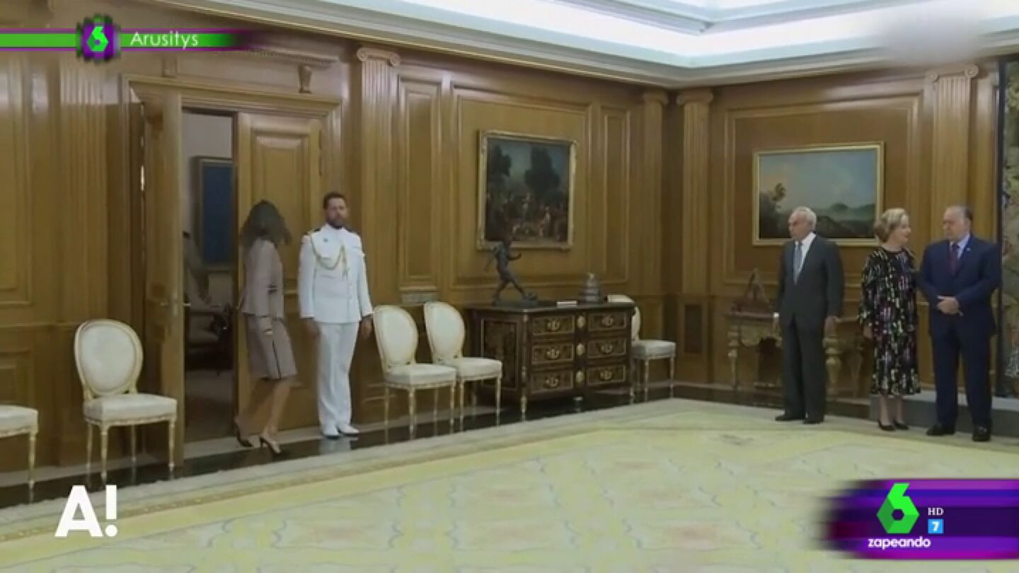 El tropez&oacute;n de la reina Letizia