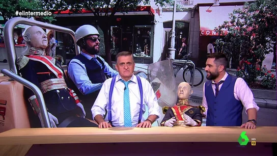 Dani Mateo, tras su paseo con Franco por Madrid: "Estaba tan cansado que se ha cruzado con tres rojos y no ha querido ni fusilarles" Dani Mateo, tras su paseo con Franco por Madrid: "Estaba tan cansado que se ha cruzado con tres rojos y no ha querido ni fusilarles"