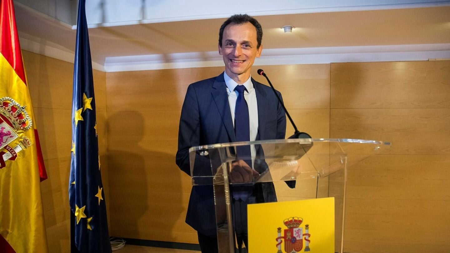 Imagen de Pedro Duque ante los medios