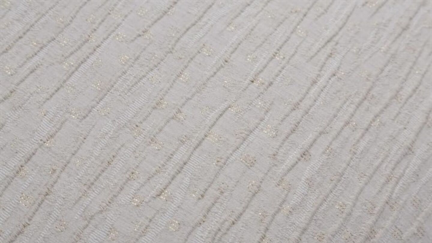 Colchas hechas con pl&aacute;sticos basura del mar