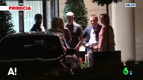 Las imágenes de Kiko Rivera con dos mujeres a las puertas de un hotel Las imágenes de Kiko Rivera con dos mujeres a las puertas de un hotel