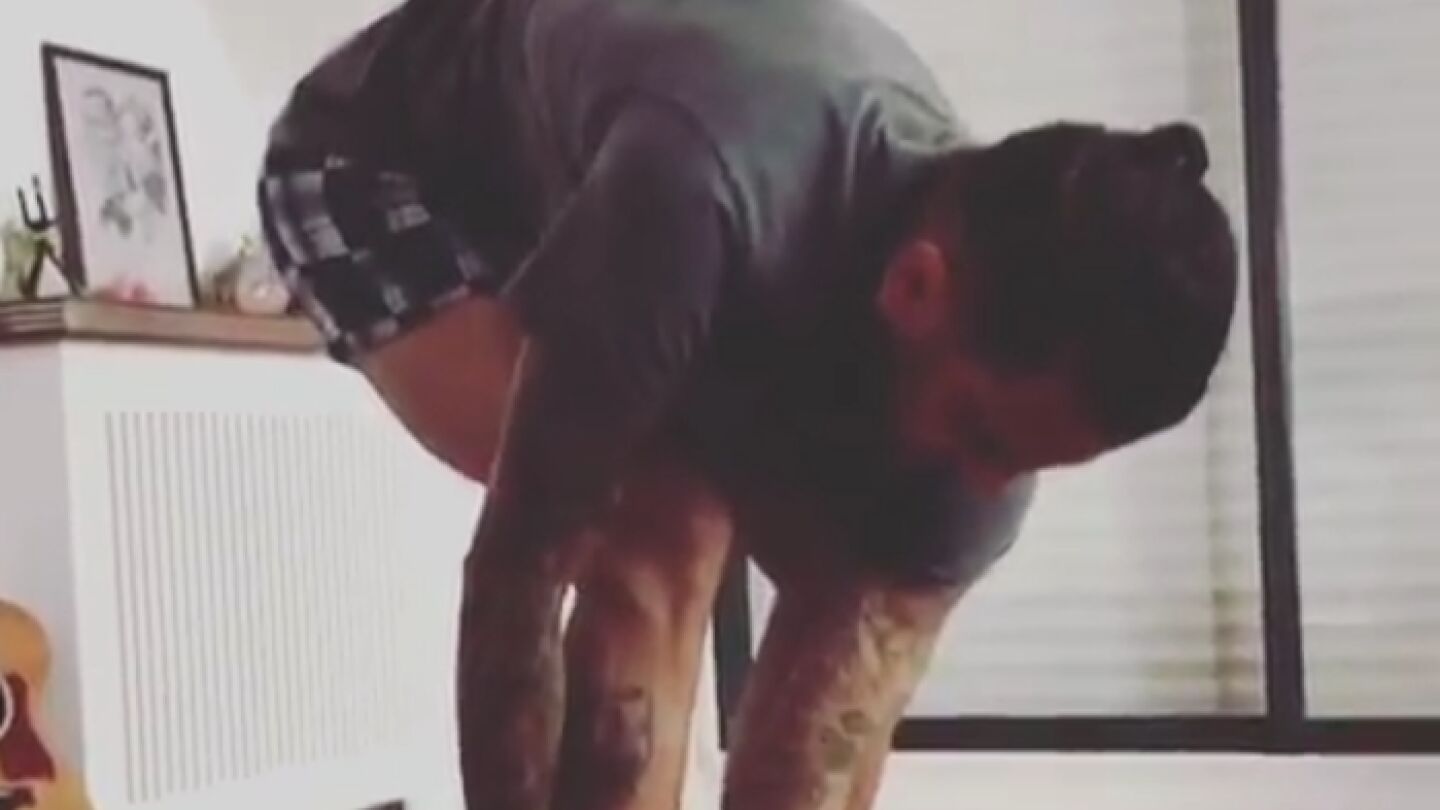 Alves se pone los tacones de su pareja