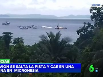 Un avión se salta la pista y cae en una laguna en Micronesia Un avión se salta la pista y cae en una laguna en Micronesia
