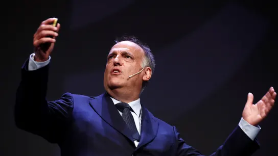 Tebas, durante un acto Tebas, durante un acto