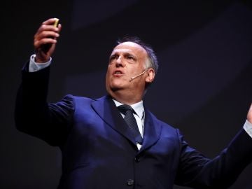 Tebas, durante un acto Tebas, durante un acto
