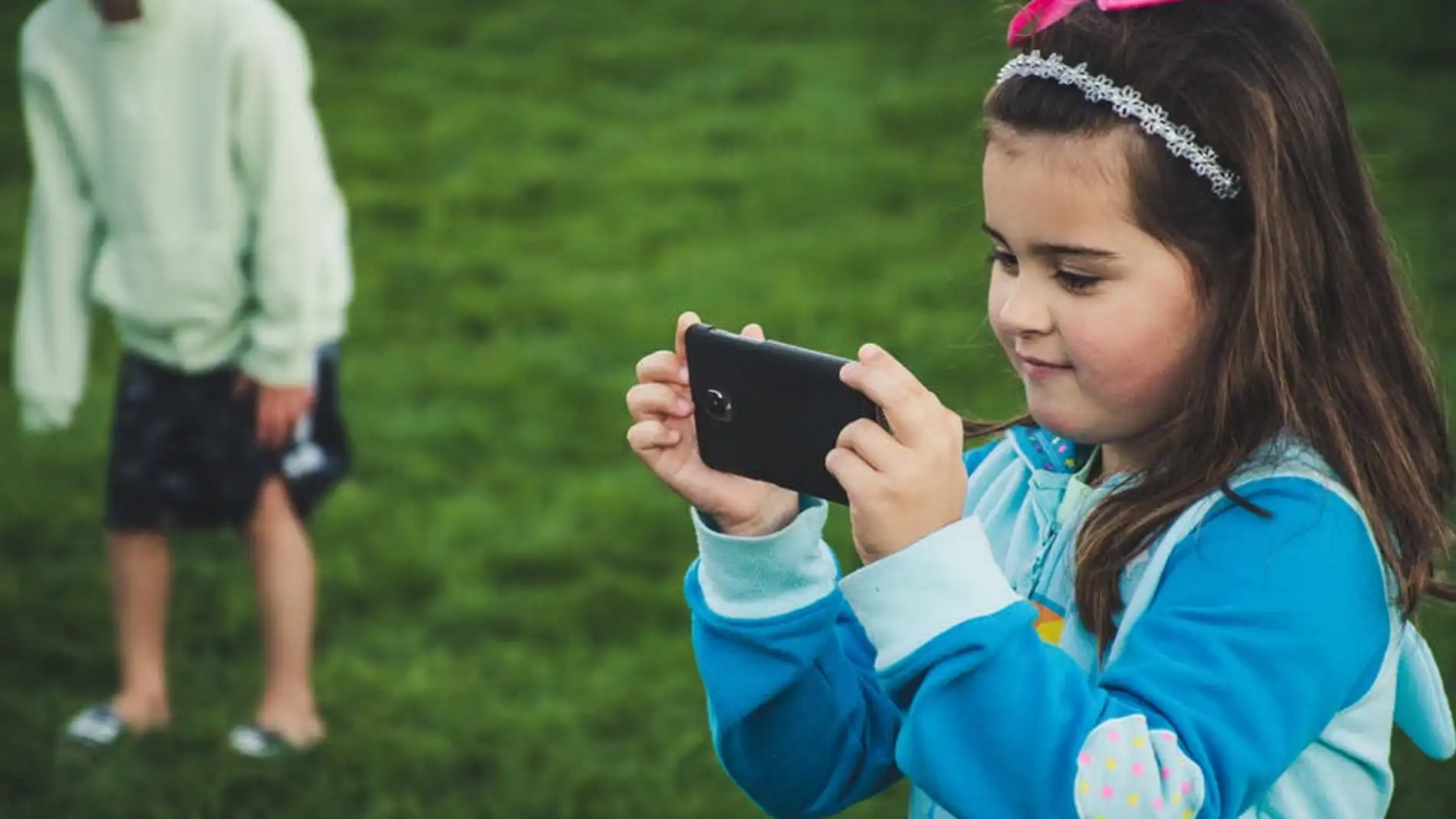 Más de dos horas con los dispositivos móviles afecta a las habilidades cognitivas de los niños