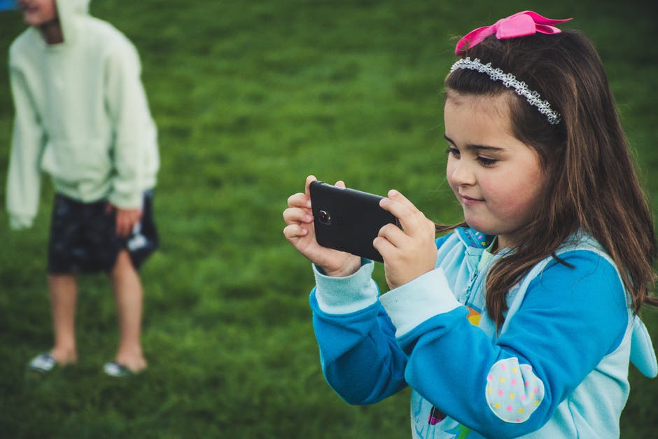 Más de dos horas con los dispositivos móviles afecta a las habilidades cognitivas de los niños