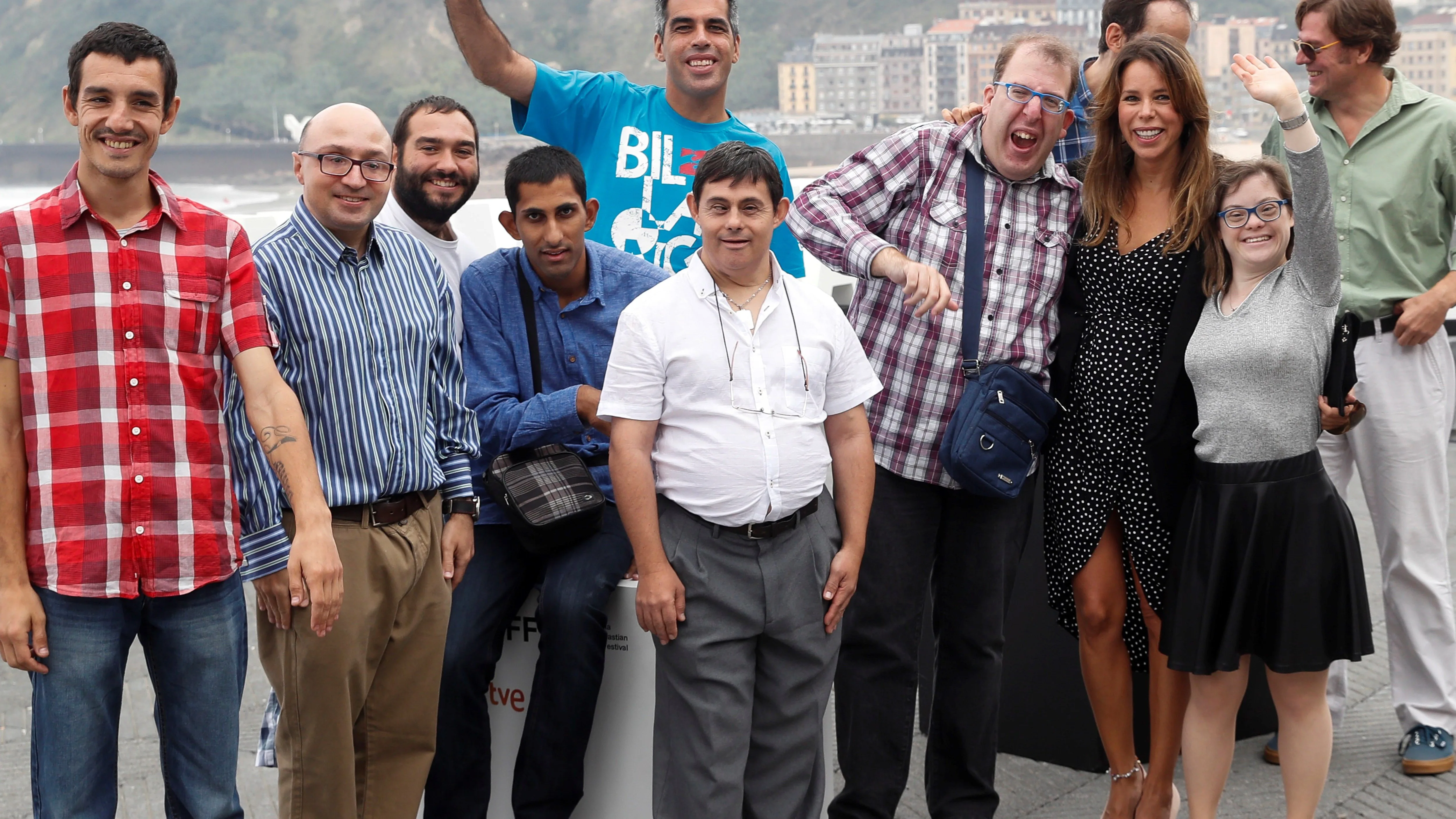 Los actores durante la presentación hoy de su película 'Ni distintos ni diferentes: Campeones'