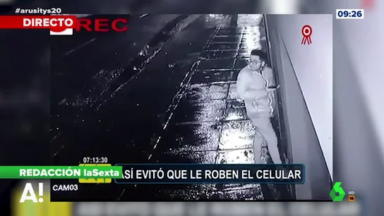 Un joven evita el robo de su móvil Un joven evita el robo de su móvil