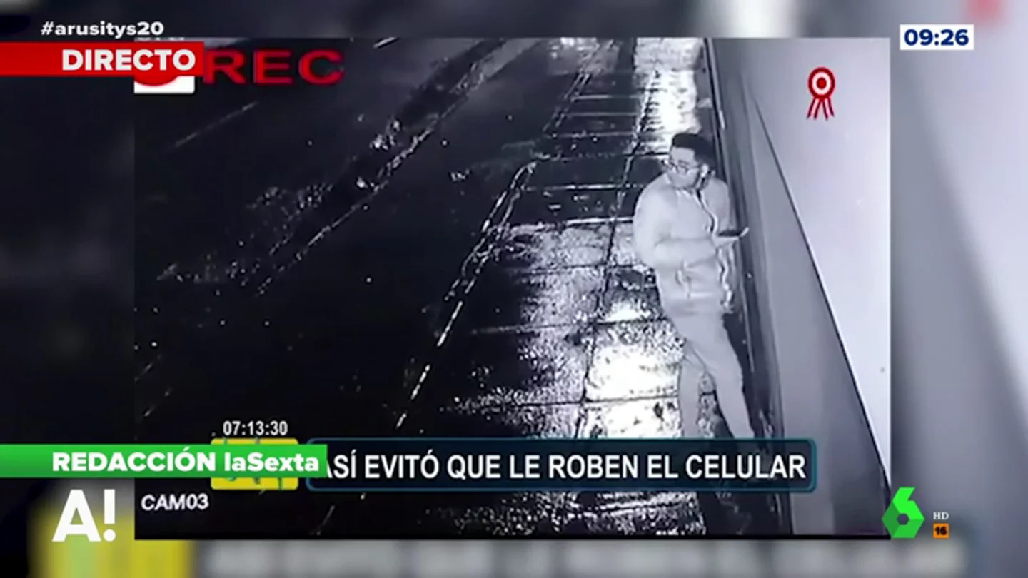 Un joven evita el robo de su móvil Un joven evita el robo de su móvil