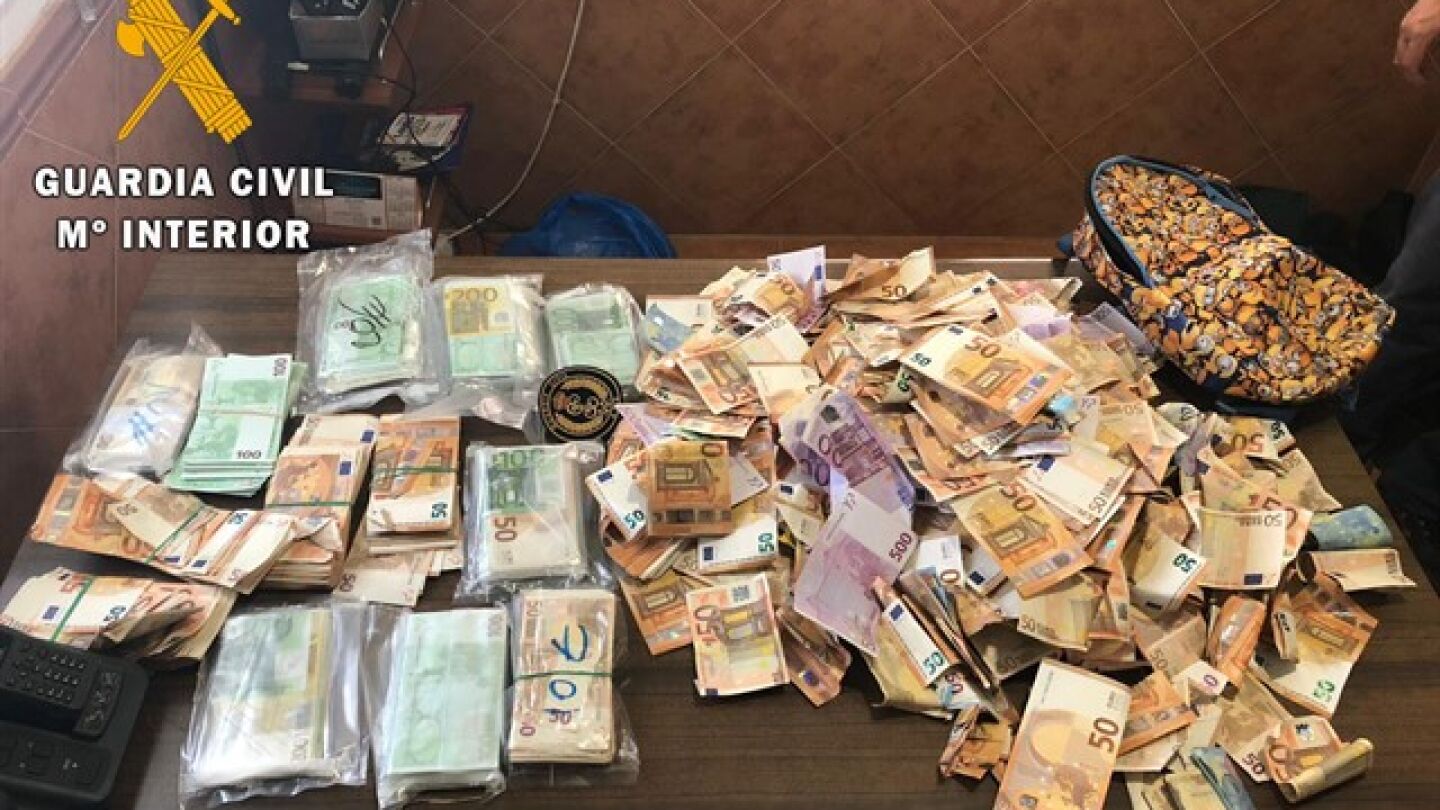 El dinero recogido por la Guardia Civil