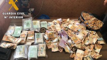 El dinero recogido por la Guardia Civil