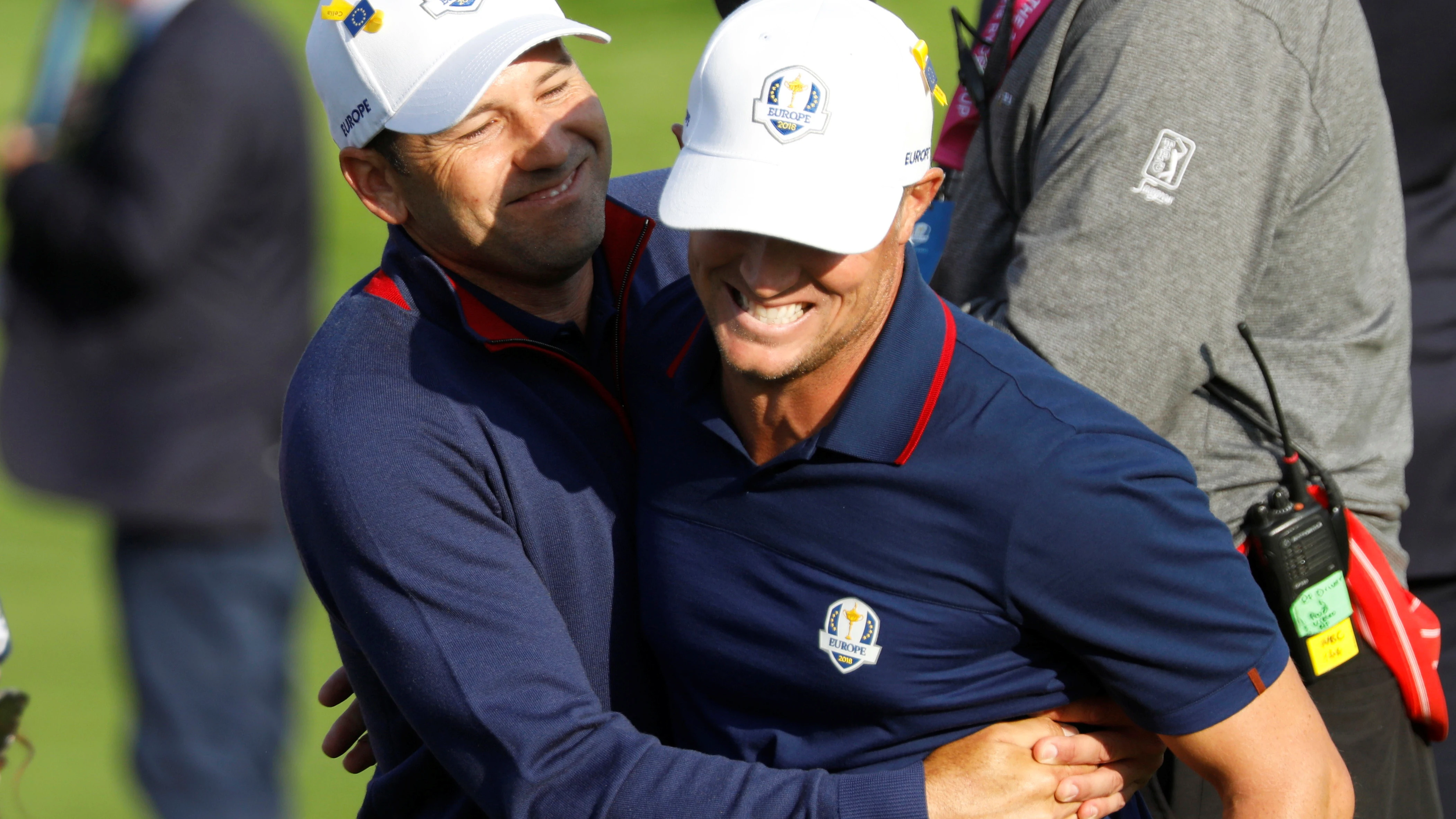 Sergio García y Alex Noren se abrazan tras su foursome